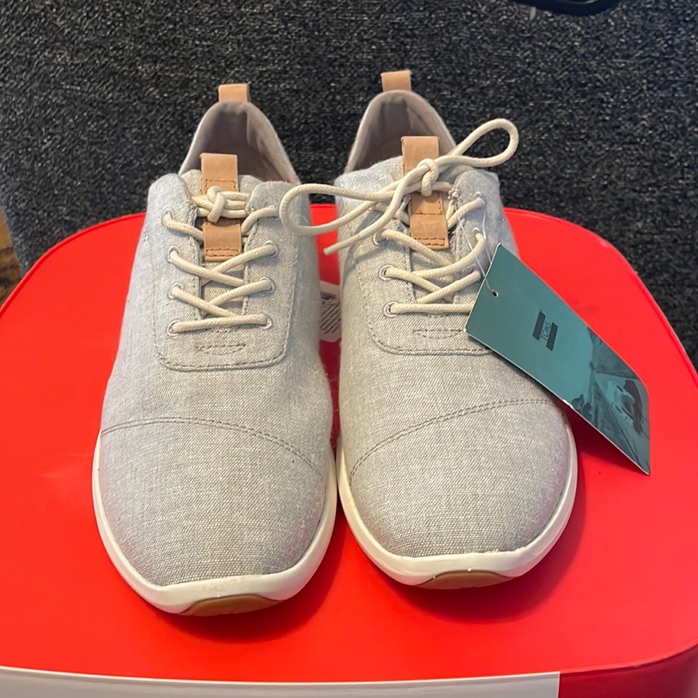 Women’s toms gray, 10